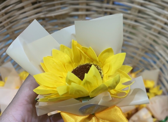 Hoa Bi, Hoa Hồng, Hoa Hướng Dương trang trí bánh